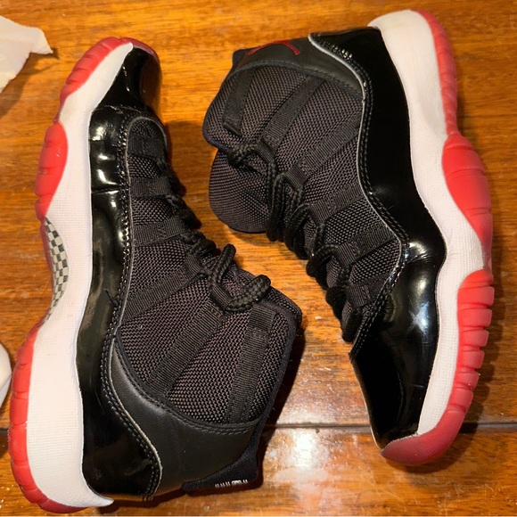 Kids Jordan 11 retro bred size 4.5y - Picture 3 of 7